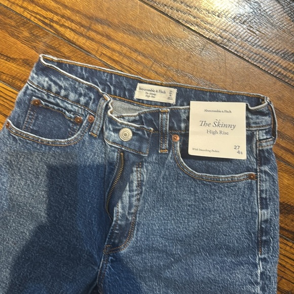 Women’s A&F jeans - Picture 2 of 5